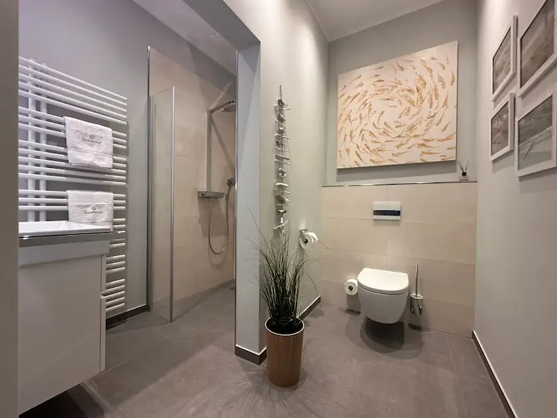 Ferienwohnung Inselrose Juist – Wohnung Sandglanz – Badezimmer